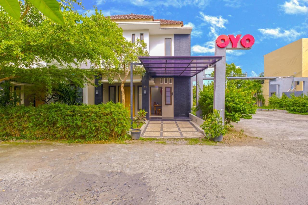 Oyo 2284 Grand Villa Meninting Montongbuwoh Extérieur photo